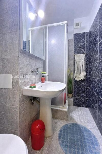 Decebal, apartament 4 camere, 101 mp, acces stradal, vedere mixta.